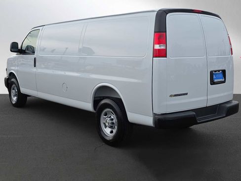 Used 2025 Chevrolet Express 2500 w/ Driver Convenience Package image 5