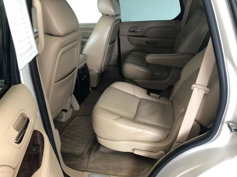 Used 2011 Cadillac Escalade Premium AWD/4WD image 8