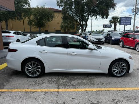 Used 2018 Alfa Romeo Giulia AWD image 5