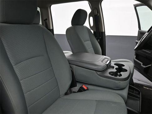 Used 2018 RAM 2500 Tradesman w/ Chrome Appearance Group image 25