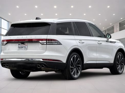 Used 2025 Lincoln Aviator Reserve w/ Luxury Package AWD/4WD image 4