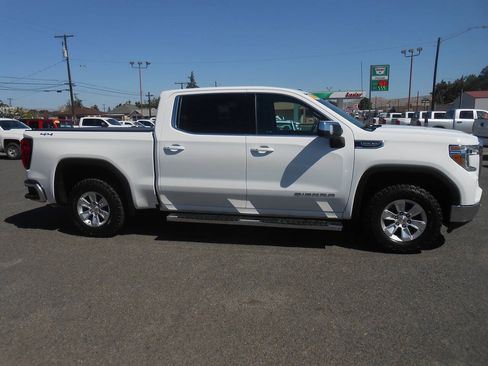 Used 2020 GMC Sierra 1500 SLE w/ Driver Alert Package I AWD/4WD image 2