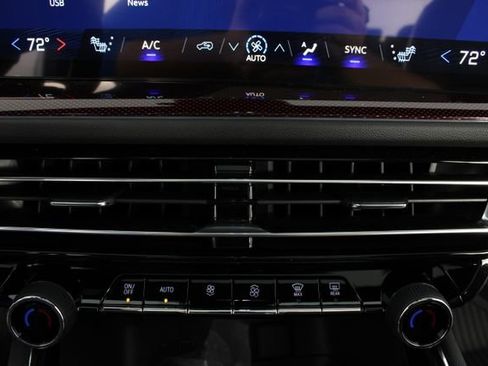 New 2026 Chevrolet Traverse Z71 image 8