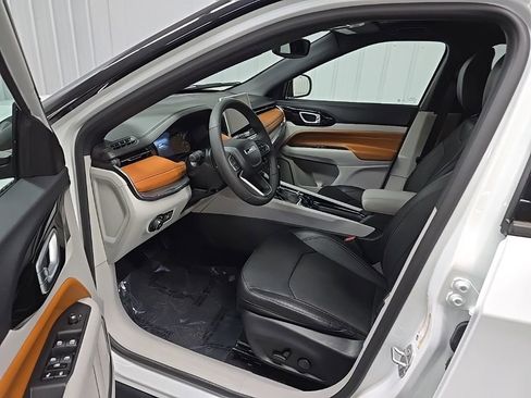 Used 2023 Jeep Compass Limited image 28