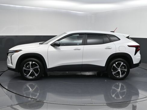 Certified 2024 Chevrolet Trax RS w/ Driver Confidence Package FWD image 4
