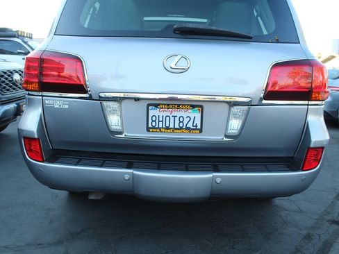 Used 2008 Lexus LX 570 4WD w/ Technology Pkg image 15