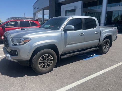 Used 2022 Toyota Tacoma TRD Sport w/ Technology Package RWD image 4