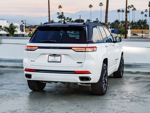 New 2025 Jeep Grand Cherokee Summit image 9