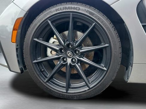 Used 2022 Toyota GR86 Premium RWD image 2