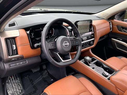Used 2025 Nissan Pathfinder Platinum AWD/4WD image 17
