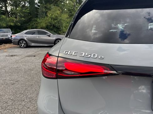 Used 2025 Mercedes-Benz GLC 350e 4MATIC image 9
