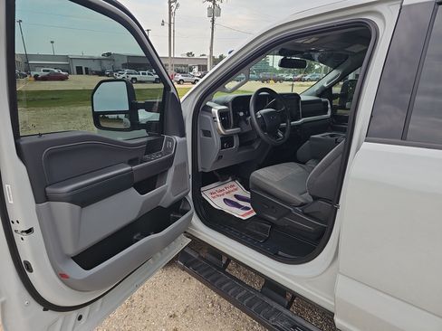 Used 2025 Ford F250 XLT w/ Black Appearance Package AWD/4WD image 20