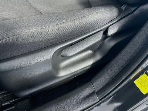 Used 2020 Toyota Corolla LE FWD image 18