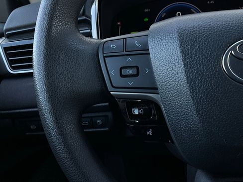 Used 2025 Toyota Camry LE image 32