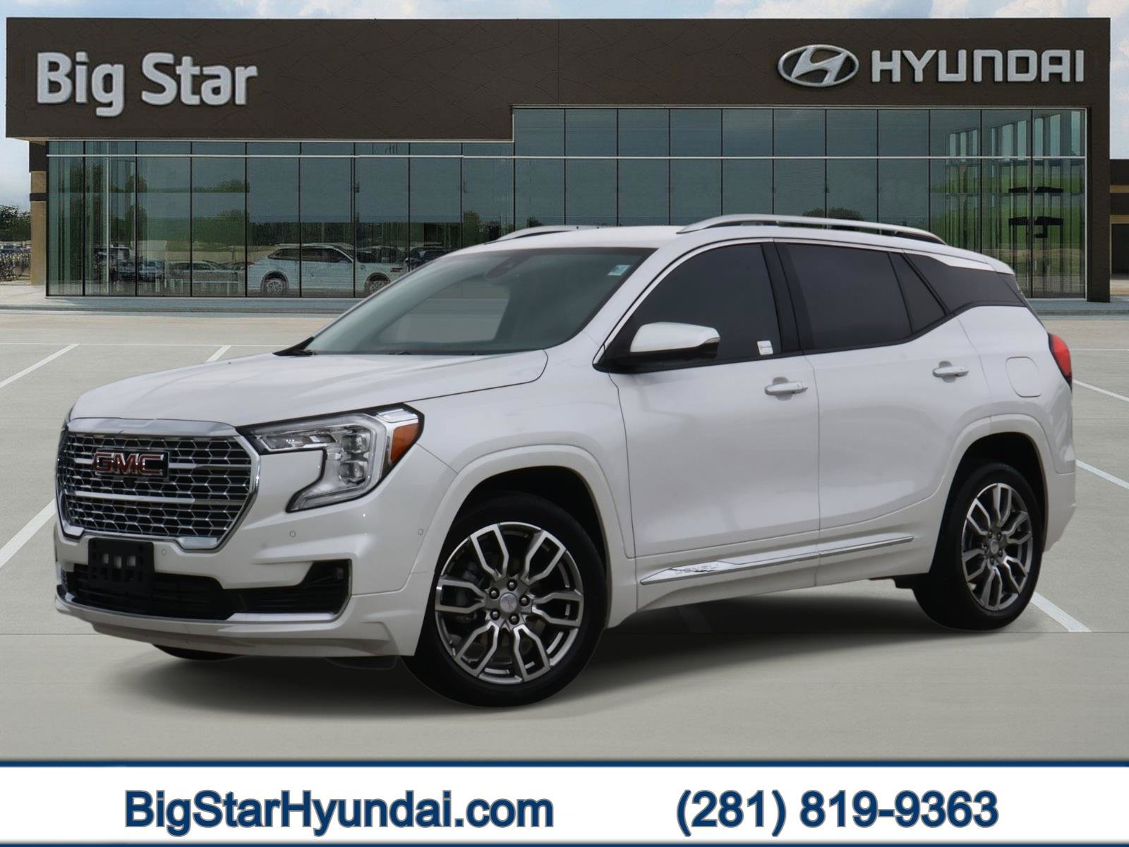Used 2024 GMC Terrain Denali w/ Denali Premium Package AWD/4WD image 1