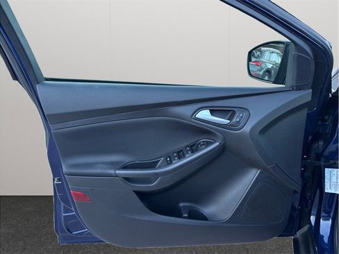 Used 2017 Ford Focus SEL image 16