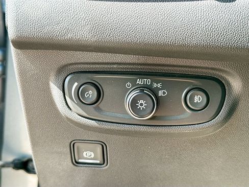 Used 2024 GMC Terrain SLT AWD/4WD image 19
