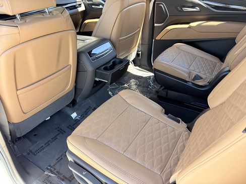 Used 2022 Cadillac Escalade ESV Premium Luxury w/ Performance Package AWD/4WD image 17