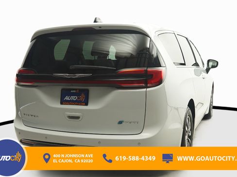 Used 2023 Chrysler Pacifica Touring-L FWD image 10