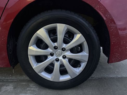 Used 2021 Toyota Corolla LE image 32