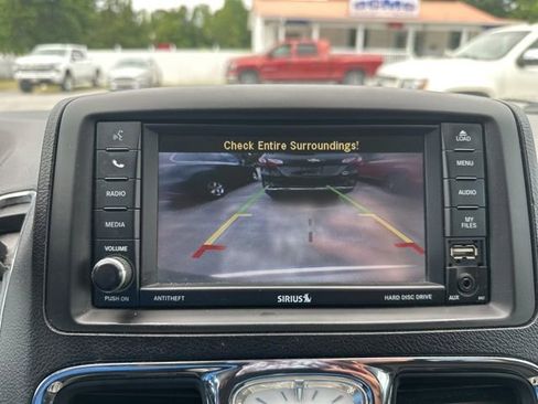 Used 2013 Chrysler Town & Country Touring FWD image 20