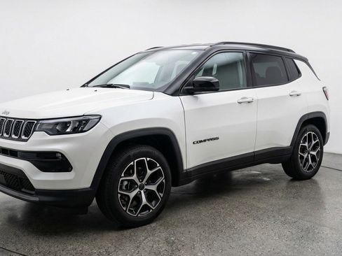Used 2025 Jeep Compass Limited image 3