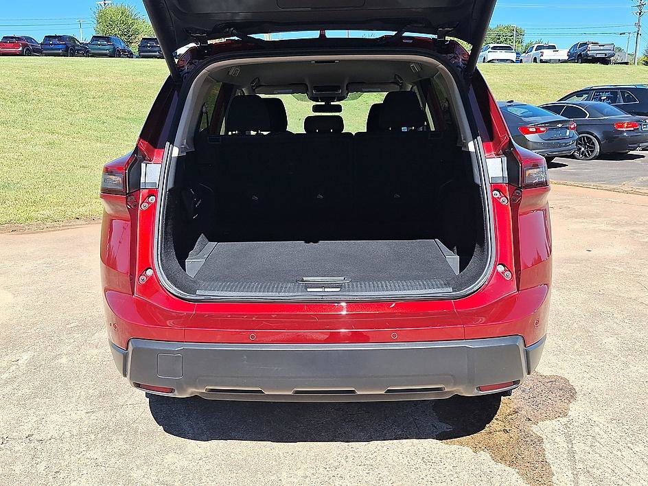 Certified 2025 Nissan Rogue SV FWD image 23