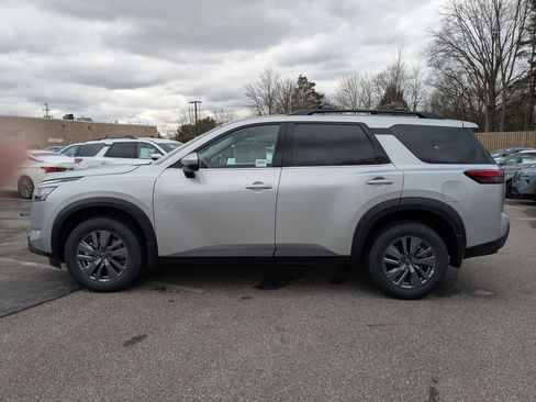 New 2025 Nissan Pathfinder SV image 9