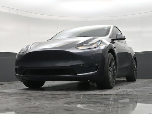 Used 2024 Tesla Model Y Long Range AWD/4WD image 26