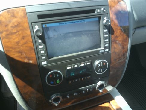 Used 2008 Chevrolet Tahoe LTZ w/ LTZ Preferred Equipment Group AWD/4WD image 21