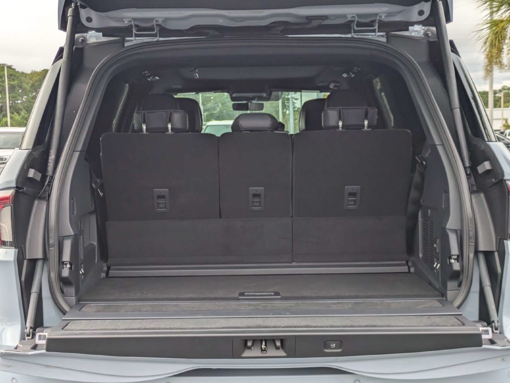 New 2027 Lincoln Navigator Reserve w/ Jet Appearance Package RWD image 14
