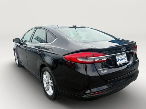 Used 2018 Ford Fusion SE w/ Fusion SE Technology Package FWD image 5