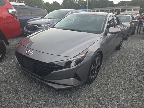 Used 2023 Hyundai Elantra SEL w/ Convenience Package FWD image 1
