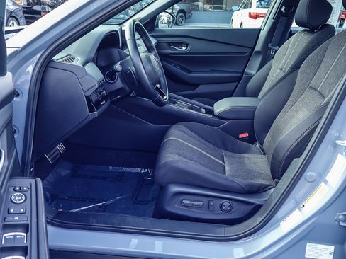 Used 2025 Honda Accord Sport image 2