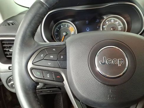 Used 2019 Jeep Cherokee Trailhawk w/ Cold Weather Group image 16