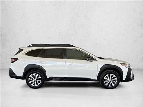 Used 2025 Subaru Outback Premium AWD/4WD image 4