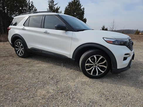 Used 2020 Ford Explorer ST w/ Premium Technology Package image 2