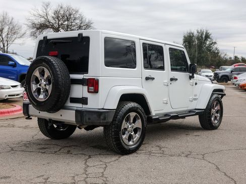 Used 2016 Jeep Wrangler Unlimited Sahara w/ Connectivity Group image 4