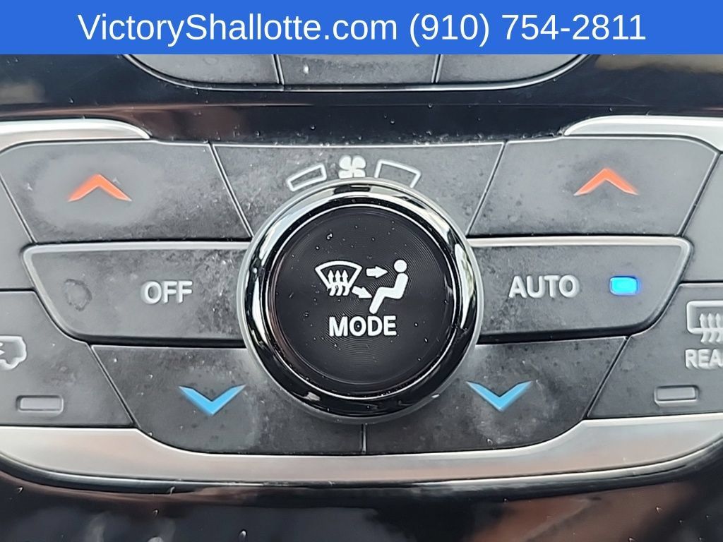 Used 2025 Chrysler Pacifica Limited FWD image 10