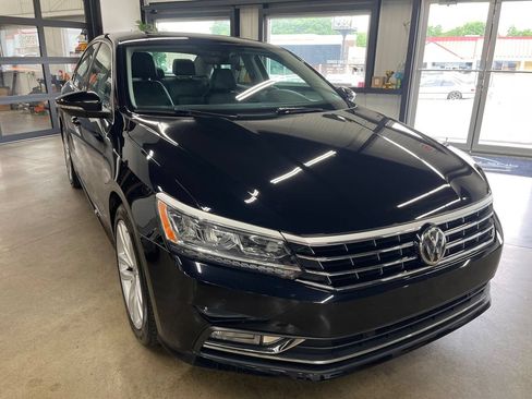 Used 2018 Volkswagen Passat 2.0T SE FWD image 16