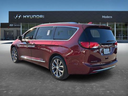 Used 2019 Chrysler Pacifica Limited w/ Tire & Wheel Group image 5