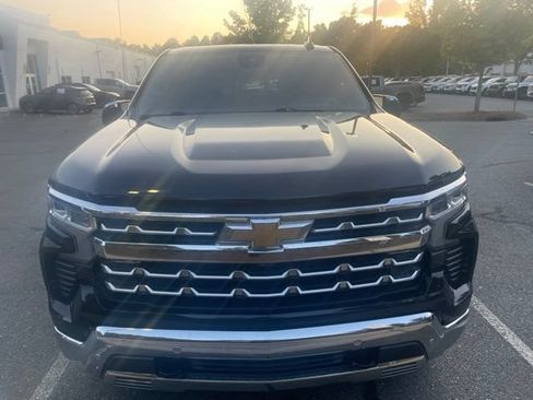 Used 2022 Chevrolet Silverado 1500 LTZ w/ Technology Package AWD/4WD image 5