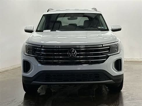 Certified 2025 Volkswagen Atlas SE image 30