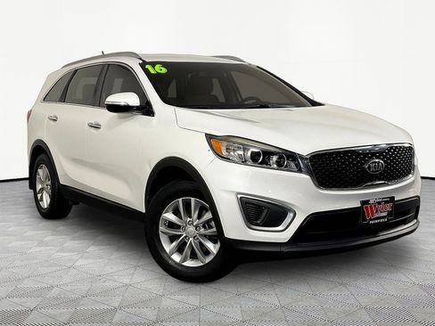Used 2016 Kia Sorento FWD image 3