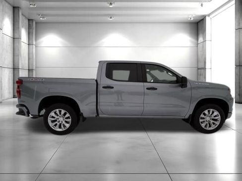 Used 2025 Chevrolet Silverado 1500 Custom image 8