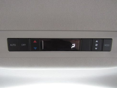 Used 2024 Toyota Sienna LE AWD/4WD image 32