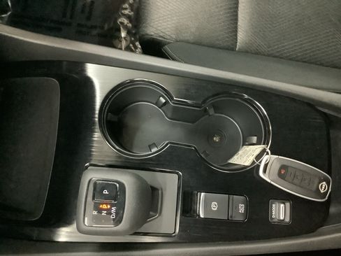 Used 2025 Nissan Rogue SV FWD image 18