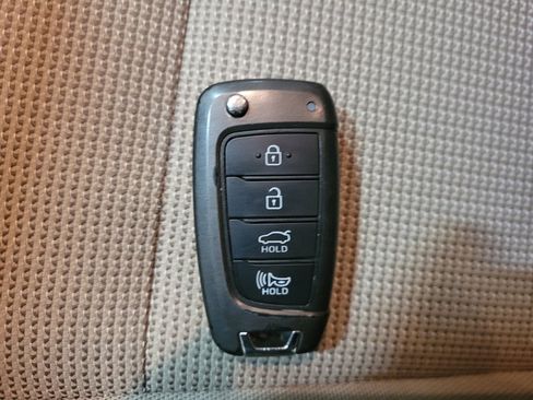 Used 2018 Hyundai Accent SE FWD image 32