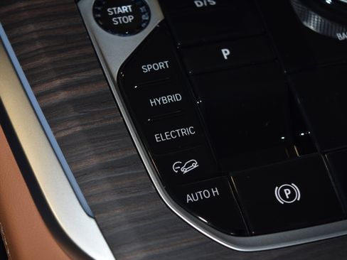 New 2026 BMW X5 xDrive50e w/ Executive Package image 15