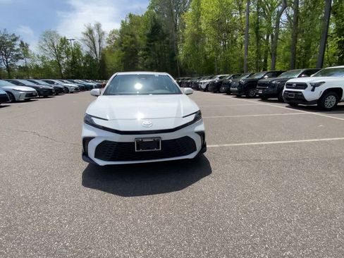 Used 2025 Toyota Camry SE FWD image 3